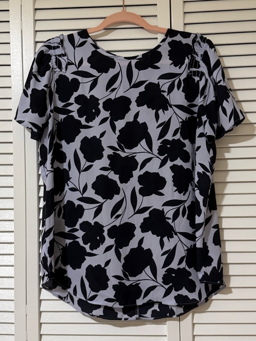 Ann Taylor Black Floral Short Sleeve Blouse